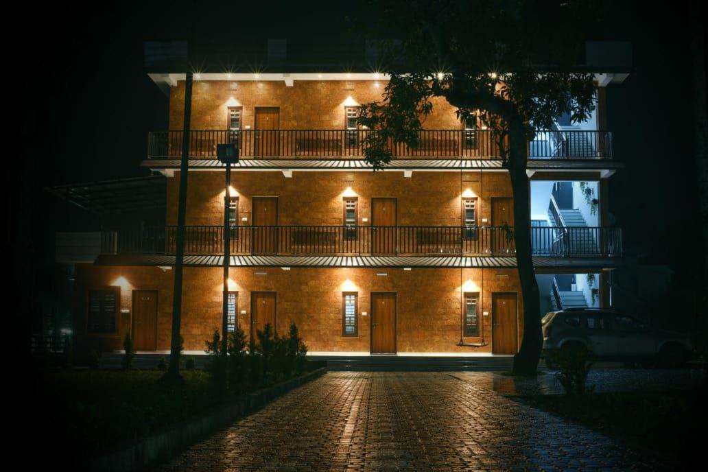 קאלפטה Dolphin Enclave Service Studio Apartments מראה חיצוני תמונה
