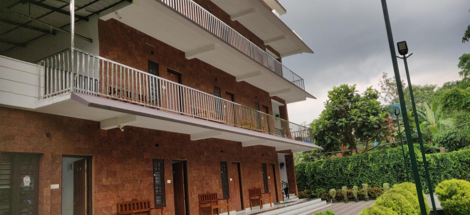 קאלפטה Dolphin Enclave Service Studio Apartments מראה חיצוני תמונה